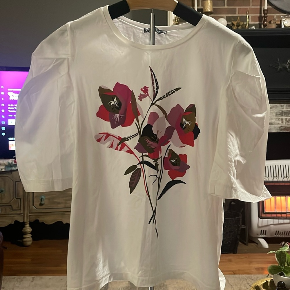 Zara graphic tee with puffy sleeves